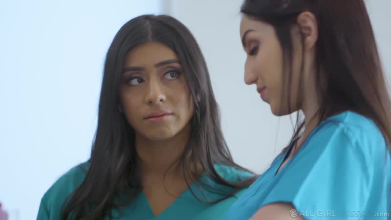 2 Masseurinnen haben eine Frau bei der Arbeit gefickt, Sex-Porno-Gruppe, Lesben, LGBT-Fick, Öl, Massage, Arsch, Titten, Brüste, MILF, Mädchen, HD (heiß und geil)